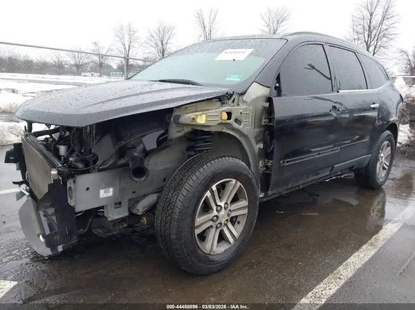 1GNKVHKD9HJ160268 2017 CHEVROLET TRAVERSE - Image 2