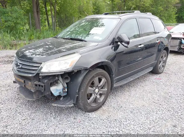 1GNKVHKD9HJ221599 2017 CHEVROLET TRAVERSE - Image 2