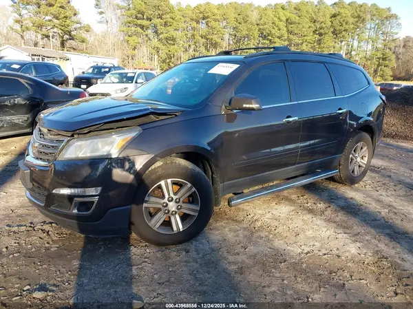 1GNKVHKD9HJ300738 2017 CHEVROLET TRAVERSE - Image 2