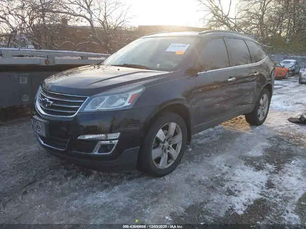 1GNKVHKDXHJ338107 2017 CHEVROLET TRAVERSE - Image 2