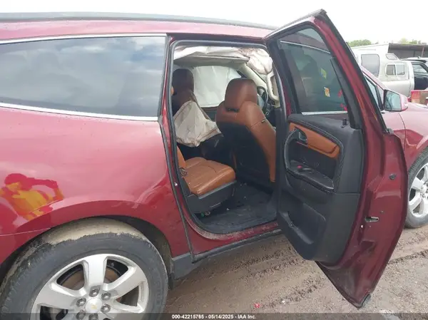1GNKVJKD0HJ118529 2017 CHEVROLET TRAVERSE - Image 8