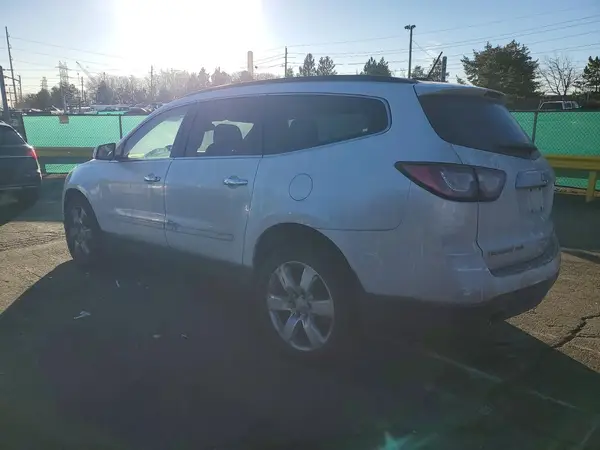 1GNKVJKD2HJ244696 2017 CHEVROLET TRAVERSE - Image 2