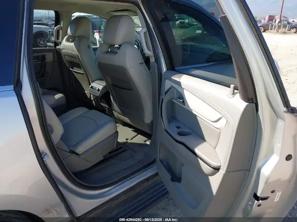 1GNKVJKD3HJ324427 2017 CHEVROLET TRAVERSE - Image 8
