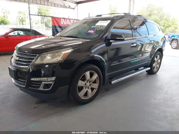 1GNKVJKD4HJ215961 2017 CHEVROLET TRAVERSE - Image 2