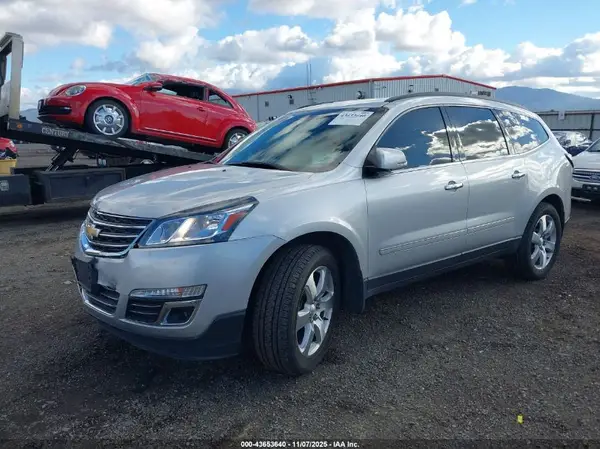 1GNKVJKD4HJ220156 2017 CHEVROLET TRAVERSE - Image 2