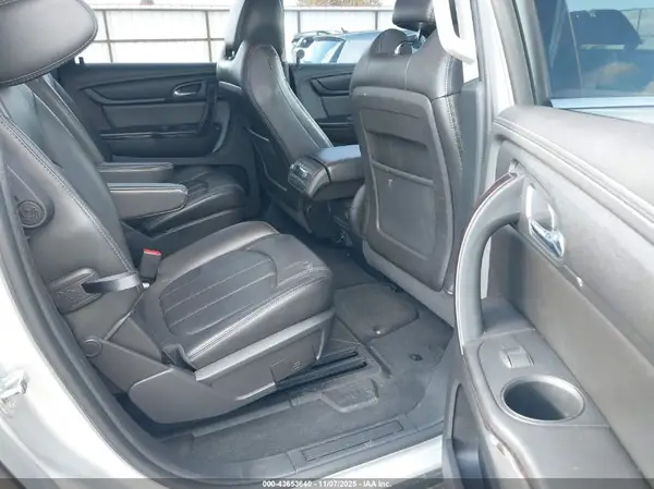 1GNKVJKD4HJ220156 2017 CHEVROLET TRAVERSE - Image 8