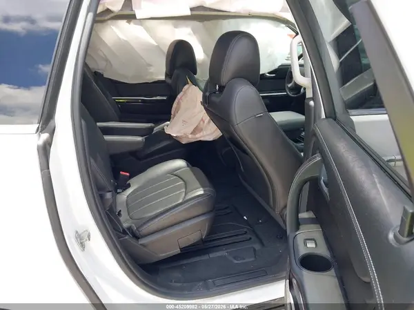 1GNKVJKD5GJ228782 2016 CHEVROLET TRAVERSE - Image 8