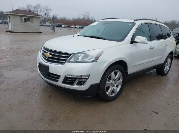 1GNKVJKD7HJ175925 2017 CHEVROLET TRAVERSE - Image 2