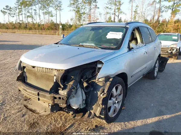 1GNKVJKD7HJ240868 2017 CHEVROLET TRAVERSE - Image 2