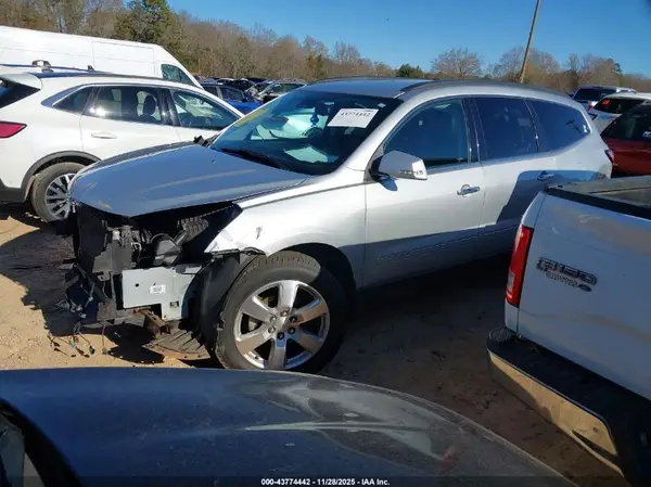 1GNKVJKD9HJ243805 2017 CHEVROLET TRAVERSE - Image 2
