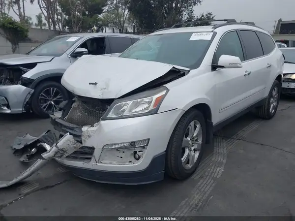 1GNKVJKDXHJ182478 2017 CHEVROLET TRAVERSE - Image 2