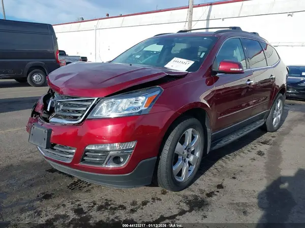 1GNKVJKDXHJ301596 2017 CHEVROLET TRAVERSE - Image 2
