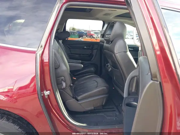 1GNKVJKDXHJ301596 2017 CHEVROLET TRAVERSE - Image 8