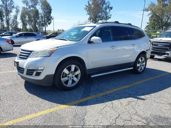 1GNKVJKDXHJ327681 2017 CHEVROLET TRAVERSE - Image 2