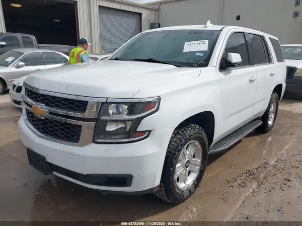 1GNLCDEC2HR237036 2017 CHEVROLET TAHOE - Image 2