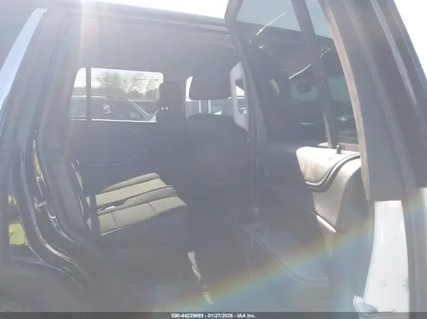 1GNLCDEC3KR241913 2019 CHEVROLET TAHOE - Image 3
