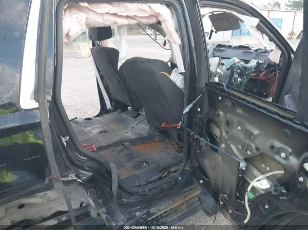 1GNLCDEC7KR348723 2019 CHEVROLET TAHOE - Image 8