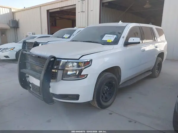 1GNLCDEC8KR236240 2019 CHEVROLET TAHOE - Image 2