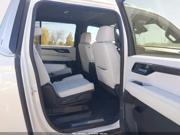 1GNS5FRD8SR369388 2025 CHEVROLET SUBURBAN - Image 8