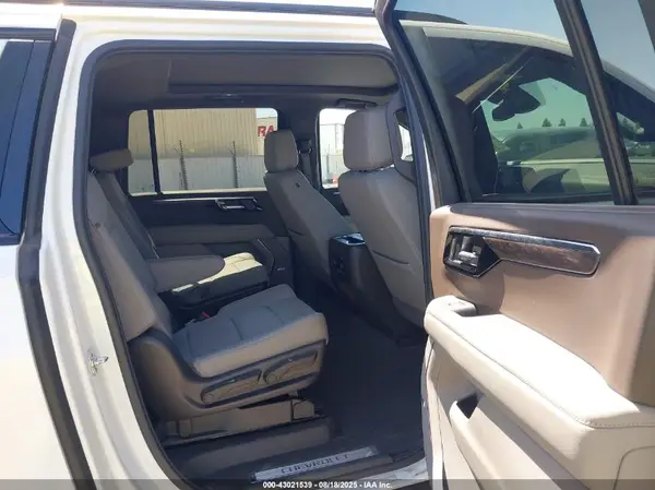 1GNS6DRD0SR258657 2025 CHEVROLET SUBURBAN - Image 8