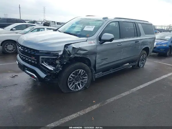 1GNS6DRD7SR272135 2025 CHEVROLET SUBURBAN - Image 2