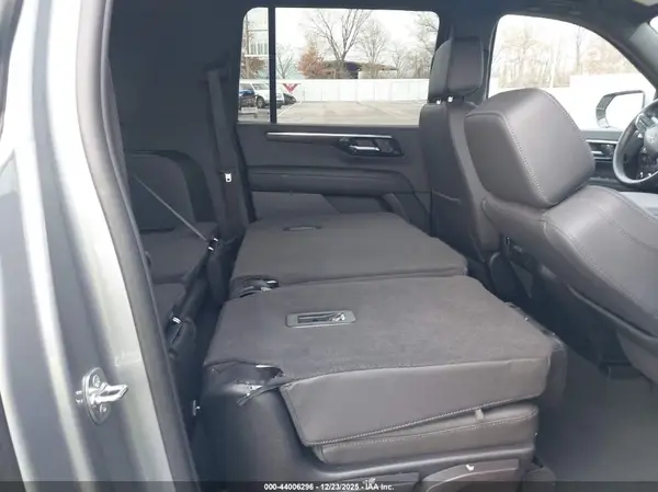 1GNS6DRD7SR272135 2025 CHEVROLET SUBURBAN - Image 8