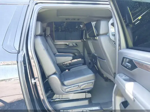 1GNS6DRD9SR219985 2025 CHEVROLET SUBURBAN - Image 8