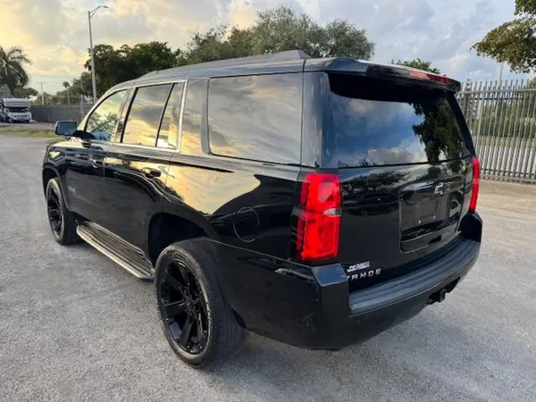 1GNSCAKC0KR273927 2019 CHEVROLET TAHOE - Image 2