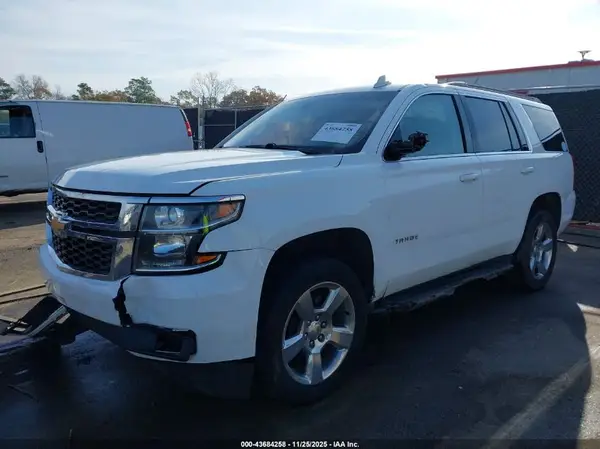 1GNSCAKC1JR100481 2018 CHEVROLET TAHOE - Image 2