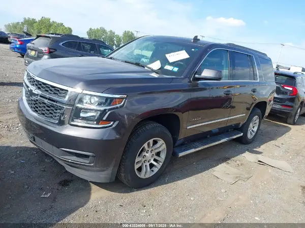 1GNSCAKCXHR220256 2017 CHEVROLET TAHOE - Image 2