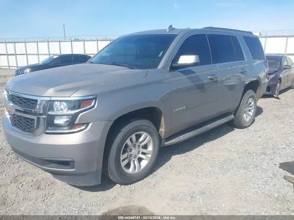 1GNSCAKCXHR290677 2017 CHEVROLET TAHOE - Image 2