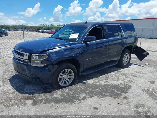 1GNSCAKCXHR353678 2017 CHEVROLET TAHOE - Image 2
