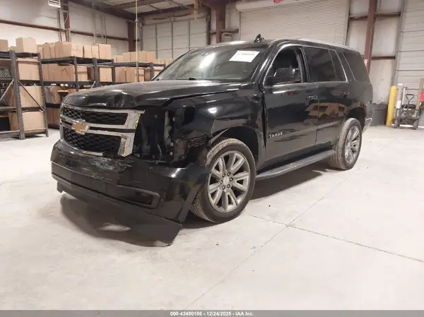 1GNSCBKC2JR252307 2018 CHEVROLET TAHOE - Image 2