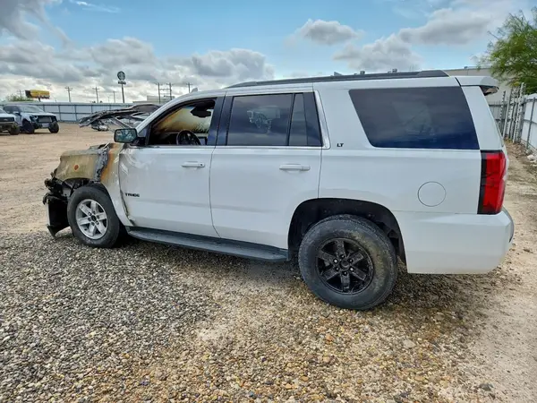 1GNSCBKC5HR257558 2017 CHEVROLET TAHOE - Image 2