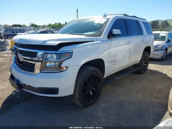 1GNSCBKC5JR256075 2018 CHEVROLET TAHOE - Image 2