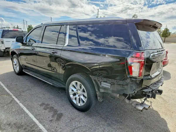 1GNSCFKDXNR119011 2022 CHEVROLET SUBURBAN - Image 2