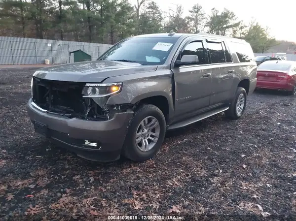 1GNSCGKC0HR328355 2017 CHEVROLET SUBURBAN - Image 2