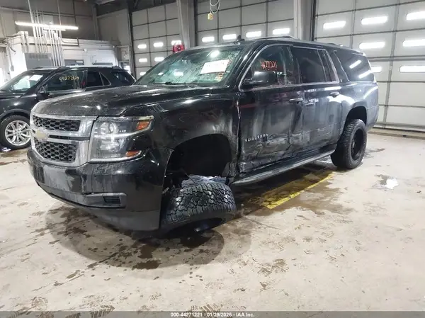 1GNSCHKC0HR133734 2017 CHEVROLET SUBURBAN - Image 2