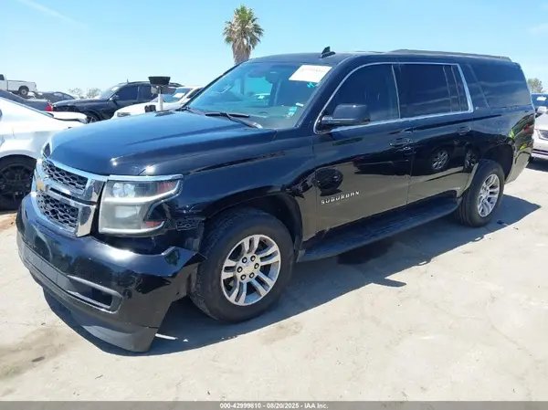 1GNSCHKC1JR130685 2018 CHEVROLET SUBURBAN - Image 2