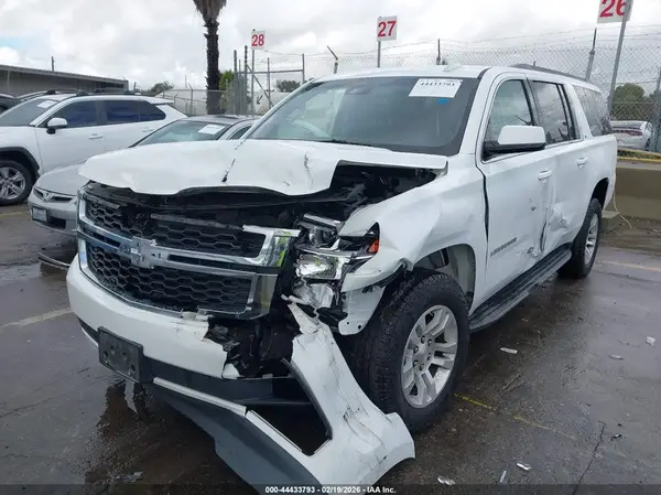 1GNSCHKC3JR217858 2018 CHEVROLET SUBURBAN - Image 2
