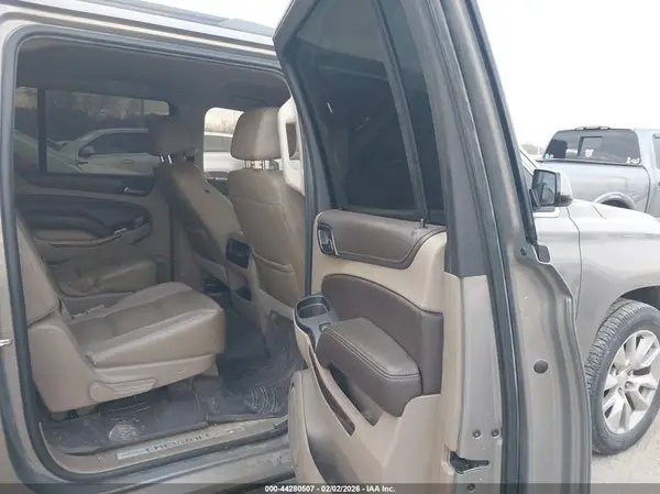 1GNSCHKC4HR240432 2017 CHEVROLET SUBURBAN - Image 8