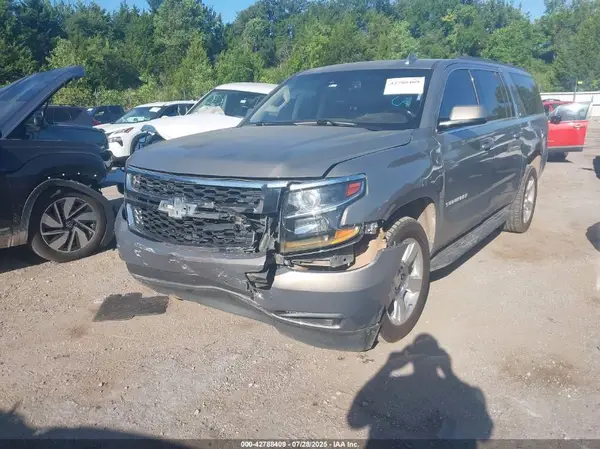 1GNSCHKC4HR363955 2017 CHEVROLET SUBURBAN - Image 2
