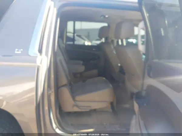 1GNSCHKC4HR363955 2017 CHEVROLET SUBURBAN - Image 8