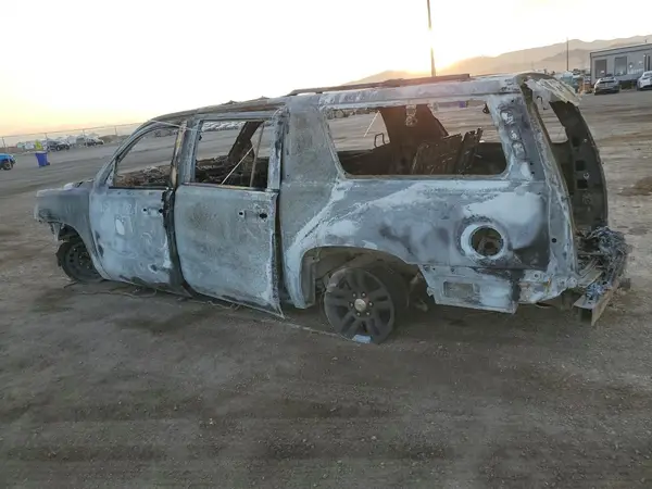 1GNSCHKC5JR258816 2018 CHEVROLET SUBURBAN - Image 2