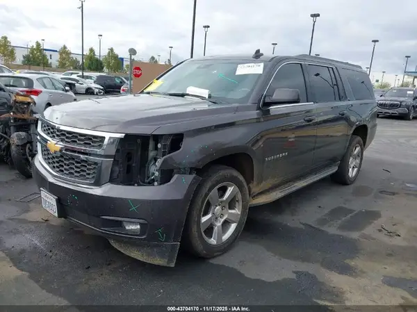 1GNSCHKC8HR127194 2017 CHEVROLET SUBURBAN - Image 2