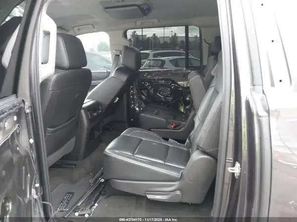 1GNSCHKC8HR127194 2017 CHEVROLET SUBURBAN - Image 8