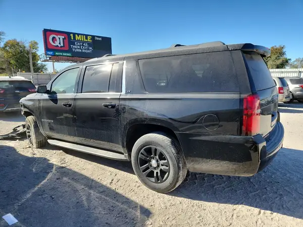1GNSCHKC8HR134761 2017 CHEVROLET SUBURBAN - Image 2