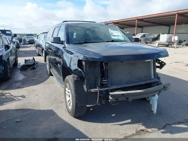 1GNSCHKC8HR233807 2017 CHEVROLET SUBURBAN - Image 1