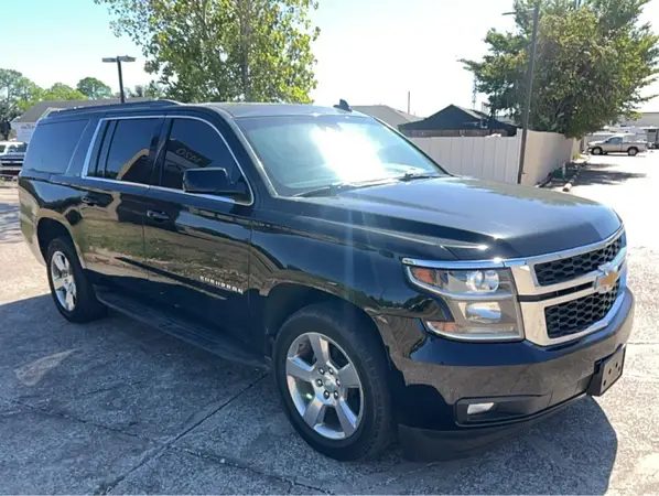 1GNSCHKC8HR248078 2017 CHEVROLET SUBURBAN - Image 1