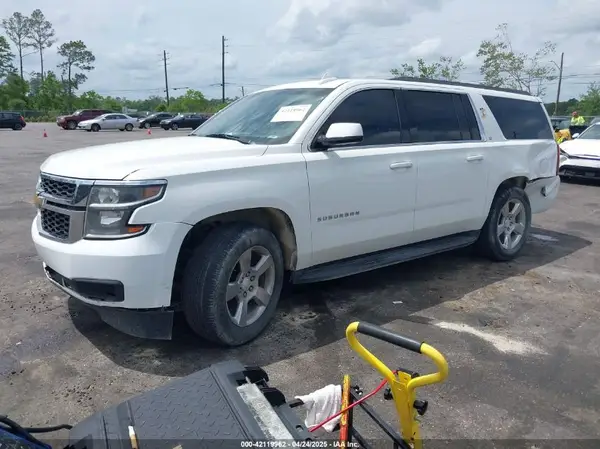 1GNSCHKC8HR344552 2017 CHEVROLET SUBURBAN - Image 2
